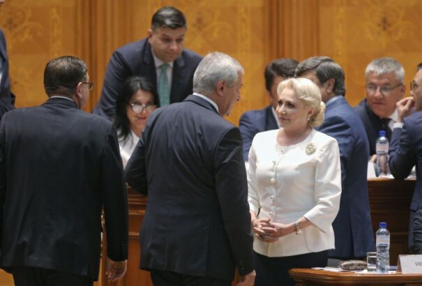 Román kormányválság – Benyújtották lemondásukat a kisebbik kormánypárt miniszterei