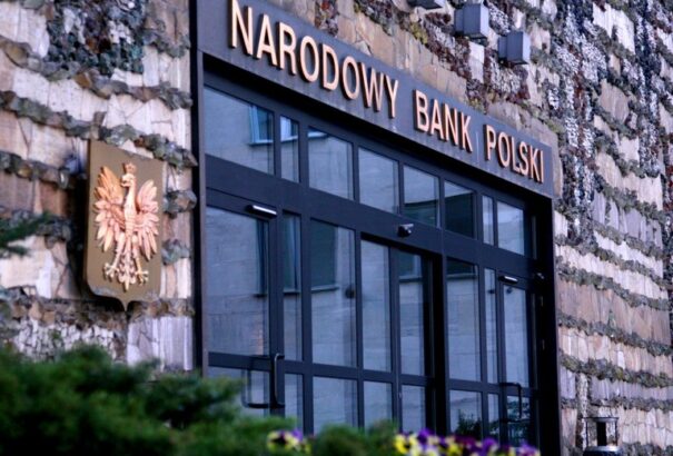 A devizahitelesek problémáját Magyarország már megoldotta, most a lengyelek próbálkoznak