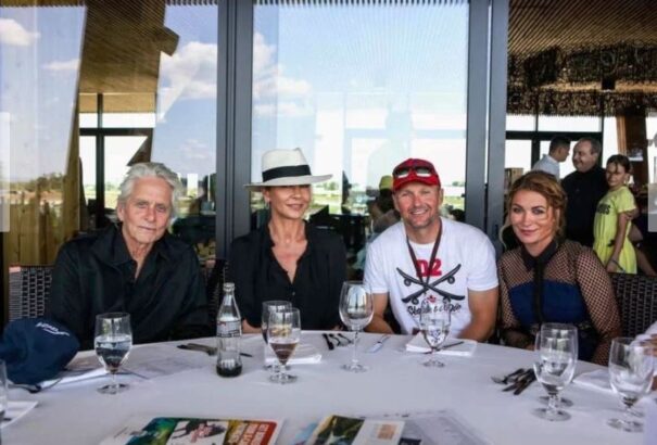 Michael Douglas és Catherine Zeta Jones Somorján és a pozsonyi dunaparton is járt – Képek