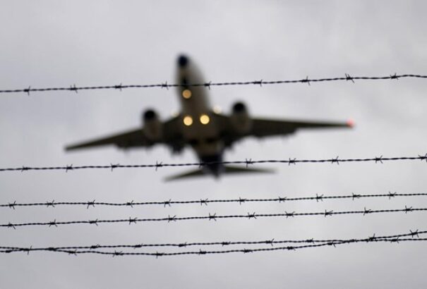 Ukrán segítséggel, hamis szlovák irattal akart Kanadába repülni egy tádzsik férfi Budapestről