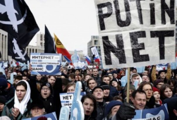 Több ezren tüntetnek Moszkvában szabad választásokat követelve