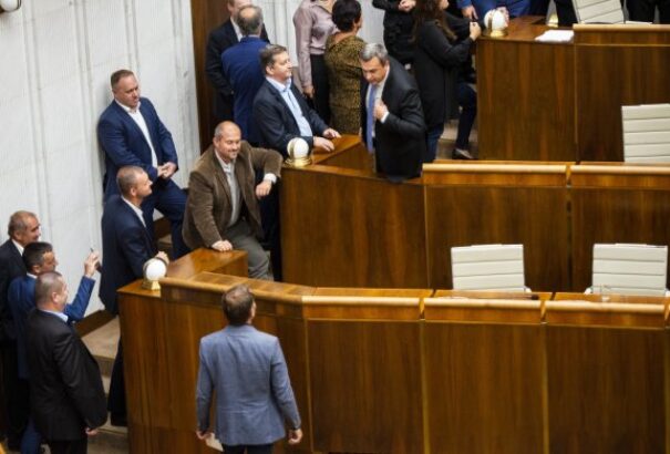 Matovič és Danko összerúgta a port. „Hazug, mocskos buzi vagy” – kiabálta a házelnök (videó)