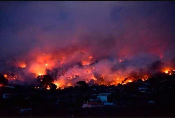 Ismét hatalmas erdőtűz pusztít Athén környékén