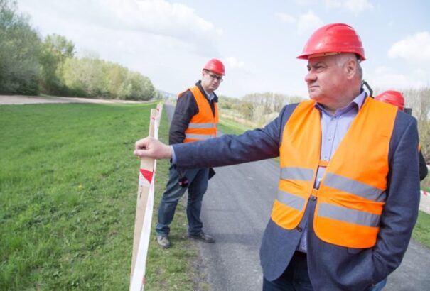 Ezt is rosszul pályáztatták meg: Egyelőre nem lesz semmi Érsek nagy útfelújítási projektjéből