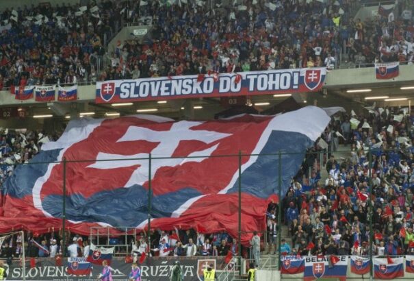 Sajtóhír: Szlovákiát is megbünteti az UEFA a budapesti gyalázó rigmusokért