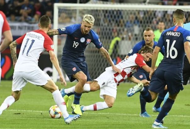 Eb-selejtezők: Hazai pályán kaptak ki a szlovákok, győzött a papírforma Cardiffban