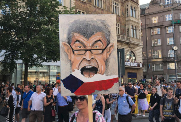 Bocsánatot kell kérnie a tüntetőktől a cseh miniszterelnöknek