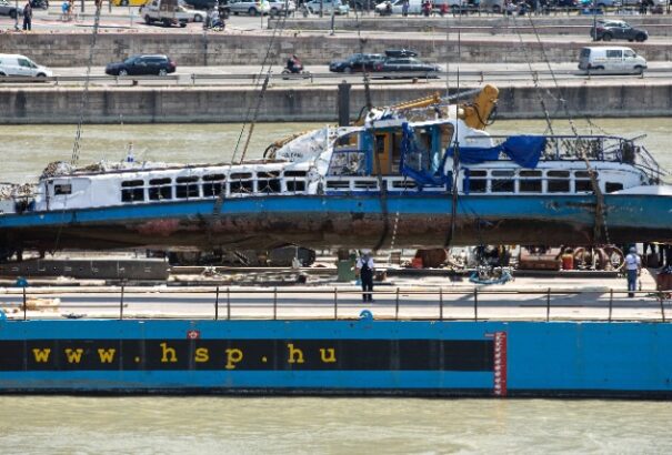 Meghosszabbították a dunai hajóbaleset okozásával gyanúsított ukrán kapitány letartóztatását