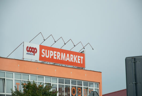 Holnap ismét boltzár. Ha vásárolni akar, akkor ma kerítsen rá sort!