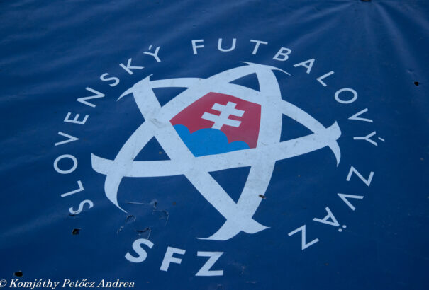 Fellebbezett a Szlovák Labdarúgó-szövetség – Mérsékelte a büntetésüket az UEFA