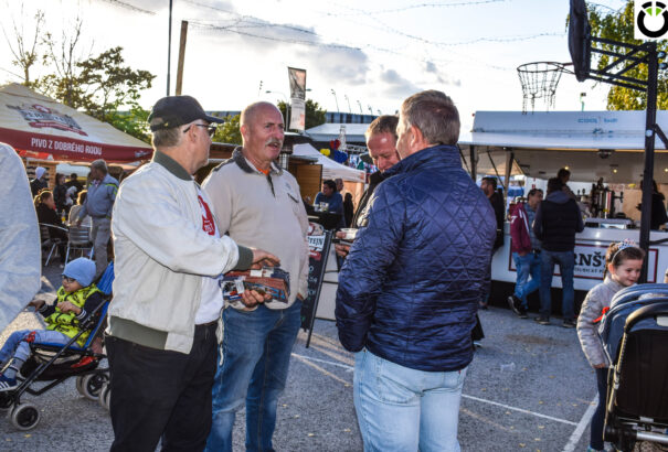 A gazdák Dunaszerdahelyen és Gútán is gyűjtötték az aláírásokat a Máme toho dosť! Elegünk van! párt bejegyzéséhez