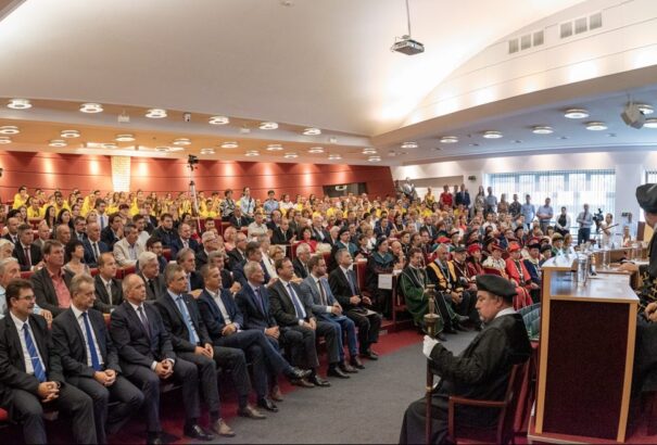 Kövér László a Selye egyetemen: Elismerés jár mindenkinek, aki egyetemi tanulmányai során is kitart anyanyelve mellett