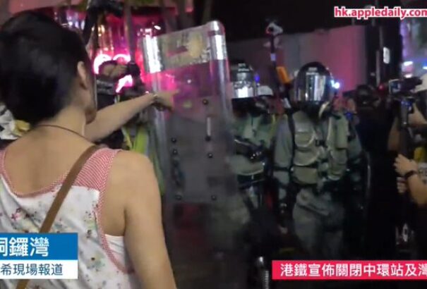 Tízezrek vonultak Hongkongban az Egyesült Államok konzulátusához