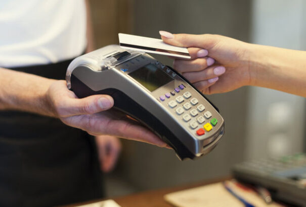 Nagy változás jön a 20 euró alatti érintésmentes fizetésben
