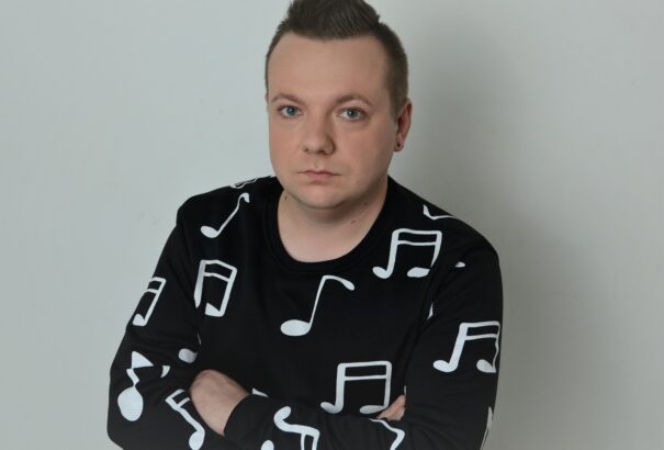 „Álmodozó típus vagyok” – Turcsányi Tibivel új daláról és munkásságáról (Interjú)