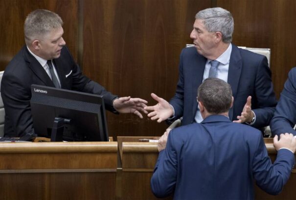 Anno a vegyespárt is megszavazta, Bugár mégis a koalíciós partnereit bírálja a költségvetési lyuk miatt