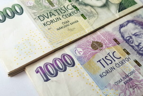 1 315 euróra (34 105 korona) emelkedett a cseh átlagbér
