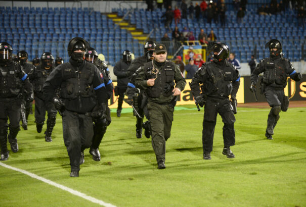 Szigorú biztonsági intézkedések Pozsonyban a mai rizikós meccs miatt