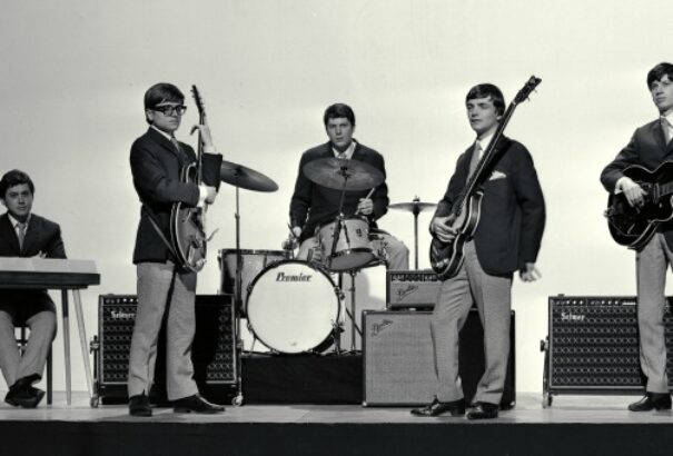 Bakelit-sztorik 16 – Illések és pofonok