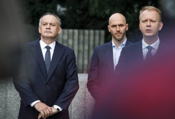 Focus-felmérés: A Smer győzne, de ott lihegne nyakában a balliberális koalíció – ha Kiska kötélnek állna