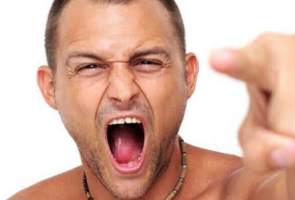 Szitokszavak – A megbélyegzés és bűntudatkeltés technikája