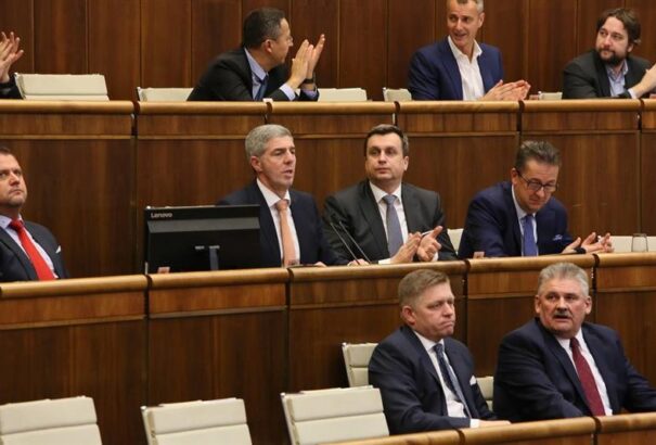 A sajtótörvény és a választási törvény módosításáról is tárgyal a parlament ma kezdődő ülésszakán