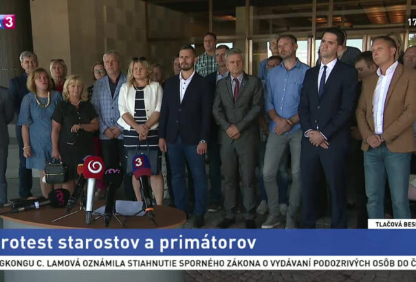 Negyven Besztercebánya megyei polgármester és képviselő tüntetett a Most-Híd javaslata ellen