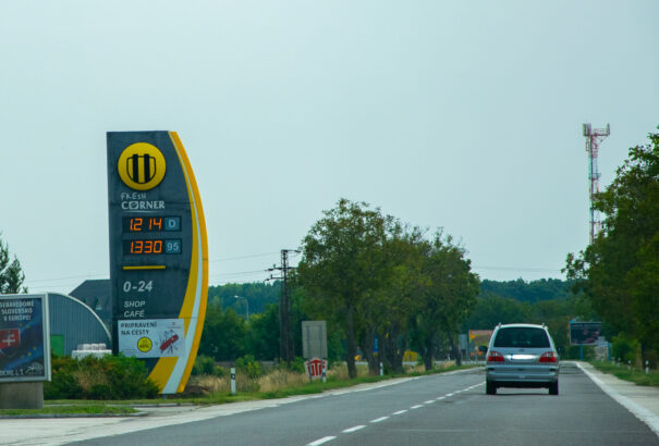 Második olvasatba került a Slovnaft különadójának tervezete