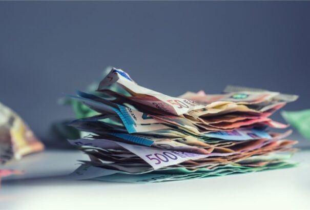 Ne feledjük: A 13. és 14. havi fizetésből is kell egészségbiztosítást fizetnünk