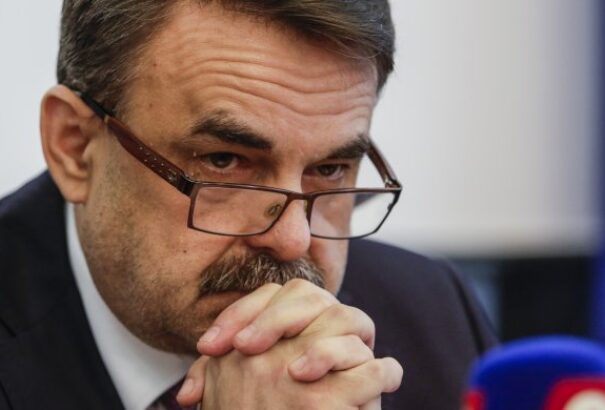 Hirtelen rosszullét miatt kórházba szállították a főügyészt