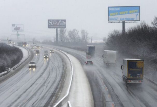 Ha átmegy a javaslat, jöhet a 365-napos autópálya-matrica