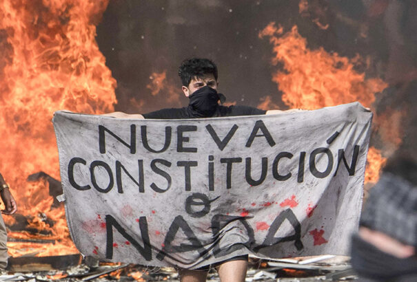 Chilében nem csak a gazdasági egyenlőtlenség, hanem a történelem megismétlődése ellen is tüntetnek