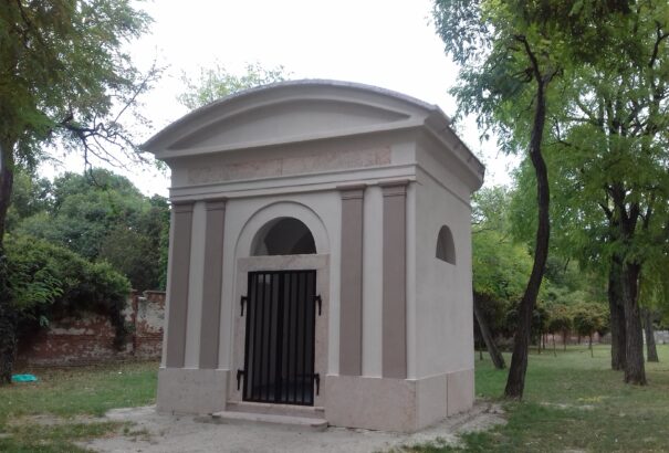 Felújították az egykori temetőkápolnát Komáromban