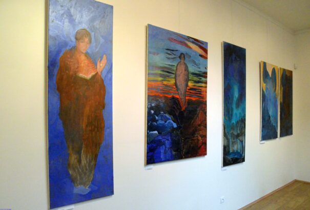 Száz év magány a Napúton – budapesti művészek kiállítása Losoncon