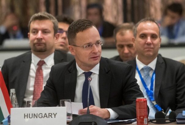 Szijjártó: A magyar érdek, hogy a törökök Szíria irányába oldják meg a bevándorlási kérdést