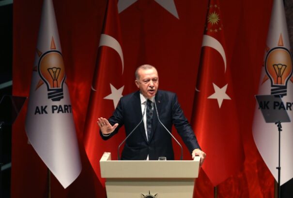 Erdogan 3,6 millió szíriai menekülttel fenyeget, ha az EU megszállásnak minősíti a szíriai hadműveletet