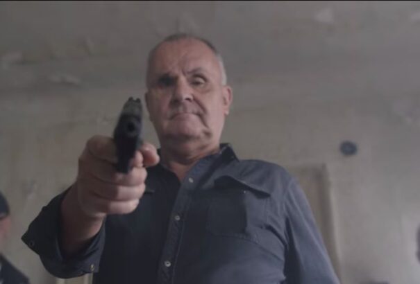 Újságírókra fog pisztolyt Jožo Ráž az Elán legújabb klipjében
