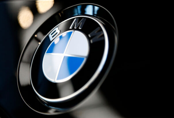 A BMW csökkenti a fizetéseket. Egyesek évente 10–14 ezer euróval kevesebb pénzt vihetnek haza