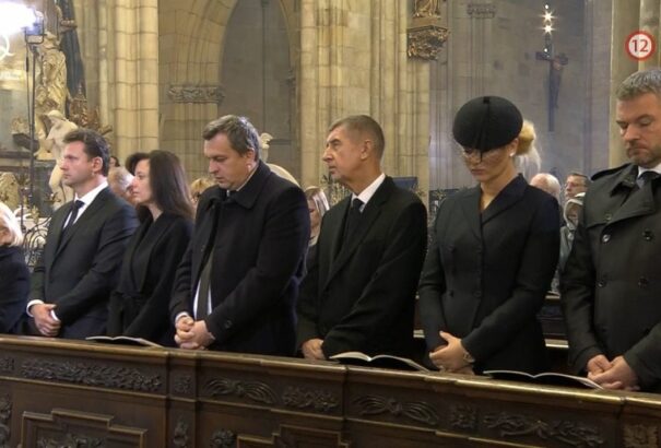 Két kormánygép repült Karel Gott temetésére. Az egyikben Pellegrini ült, a másikban Danko