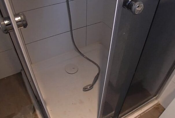 Egy ötéves kisfiú leforrázta kétéves kisöccsét. A gyakorlott mentős szerint valami nem ül a történet körül