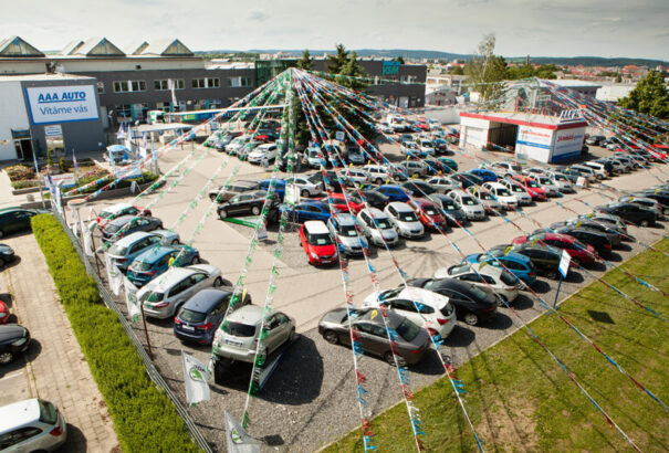 Elképesztő adatok. A közgazdászok kiszámították, mennyit zuhan az új autók ára megvásárlás után