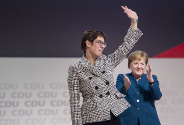 A német CDU elnöke ígéretet tett, hogy Németország nem adja fel a hagyományos autók gyártását