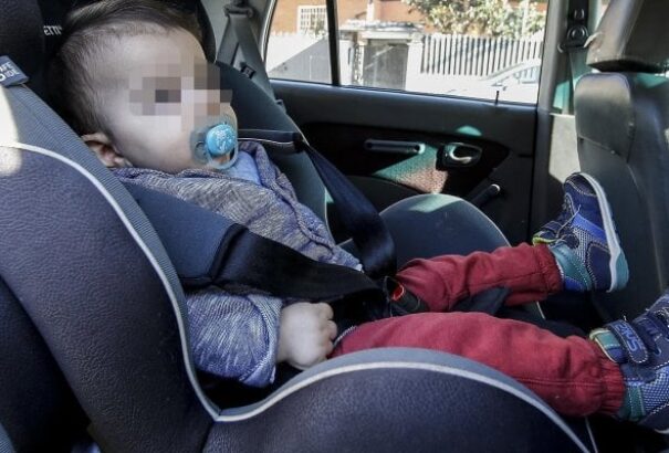 Olaszországban kötelezővé teszik a gyermek autóban felejtését gátló rendszer alkalmazását