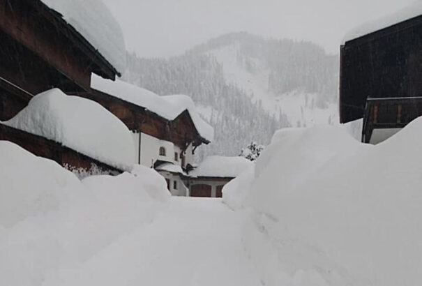 Az eső és a hó miatt káosz uralkodik Ausztriában (képek, videó)