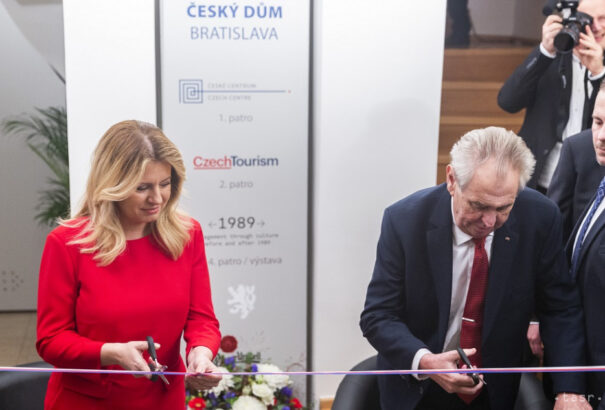 Zuzana Čaputová és Miloš Zeman ünnepélyes keretek között megnyitotta a Cseh Házat Pozsonyban