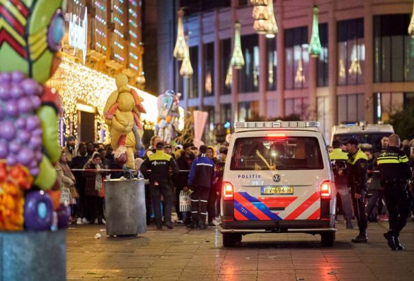 Tizenéves gyerekek a hágai késelés sebesültjei