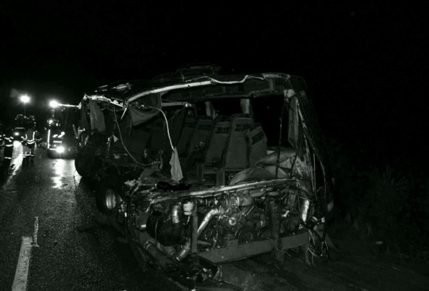 Nyitrai buszbaleset: nyilvánosságra hozták az áldozatok névsorát