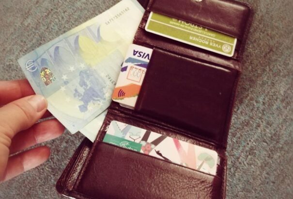 Megtartotta az elhagyott pénztárcában talált pénzt, akár börtönt is kaphat a dunaszerdahelyi férfi