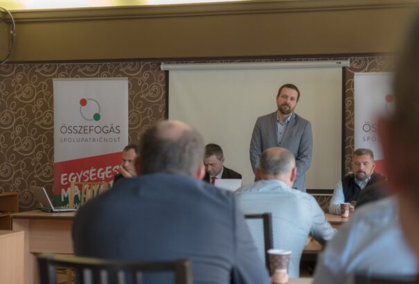 Hivatalos: Az Összefogás is rábólintott a közös listára