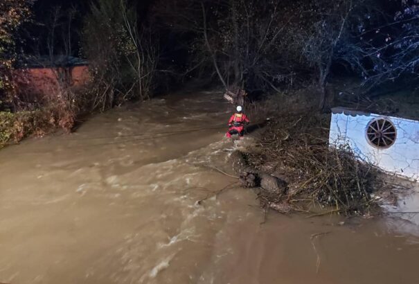 Tragédia Nagyrőcén! Három nőt sodort el a megáradt Murány patak (Képek)